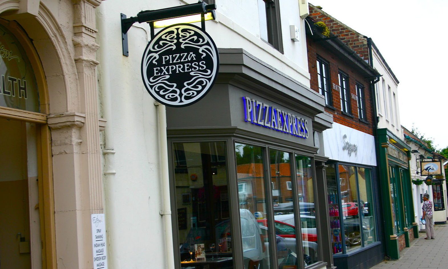 Pizza Express to recruit 1,000 new staff members