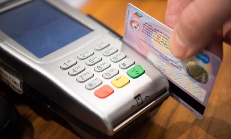 Pubs and restaurants provide boost as consumer spending reaches low