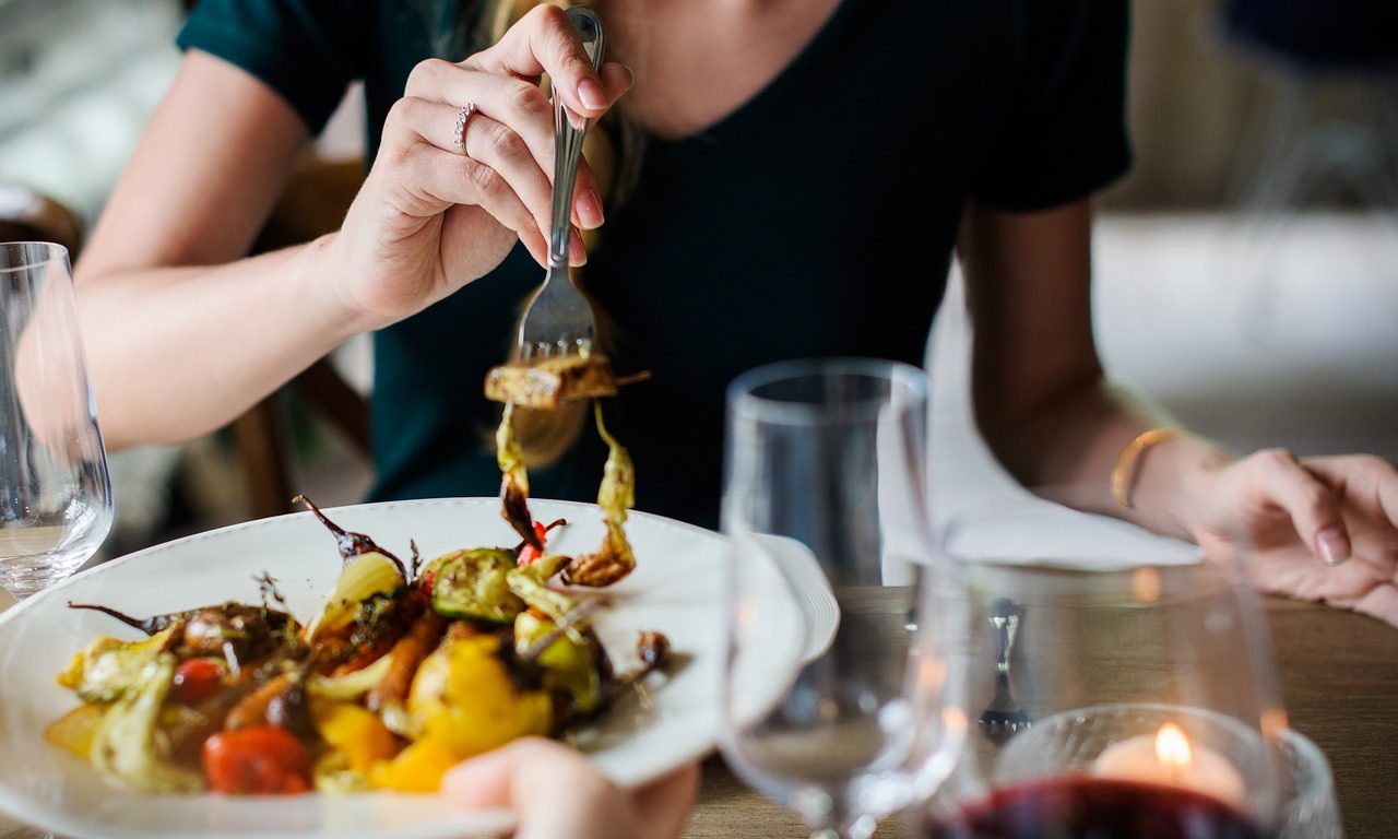 Brits on average spend £22.50 on date night dining, reveals CGA finds
