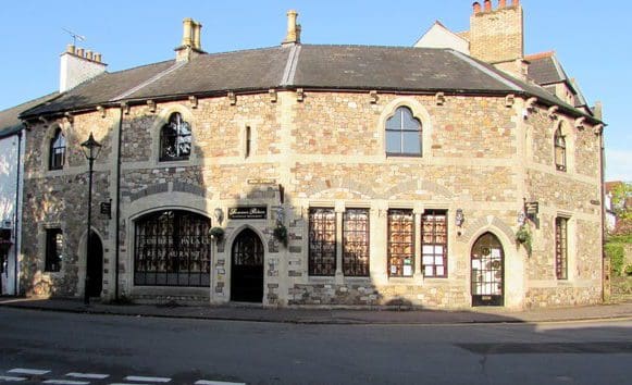 Welsh first minister joins fight to save Chinese restaurant