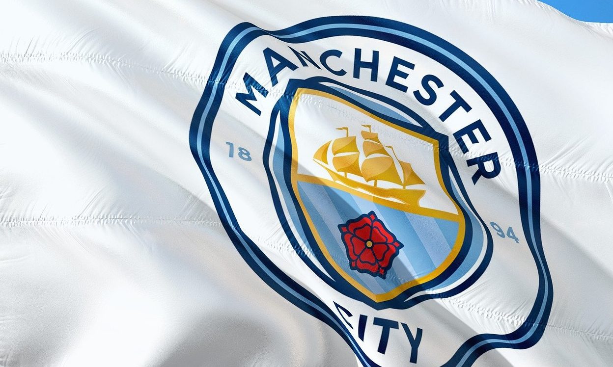 Manchester City footballer raises money for local restaurants