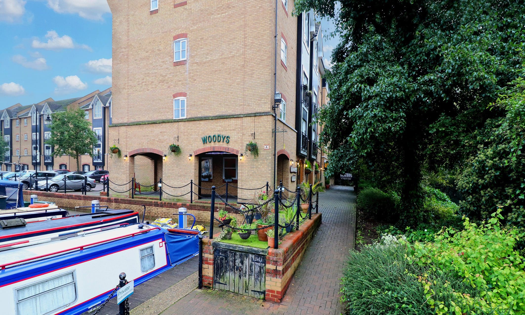 Local investor acquires Woody’s Vegetarian Café in Hemel Hempstead