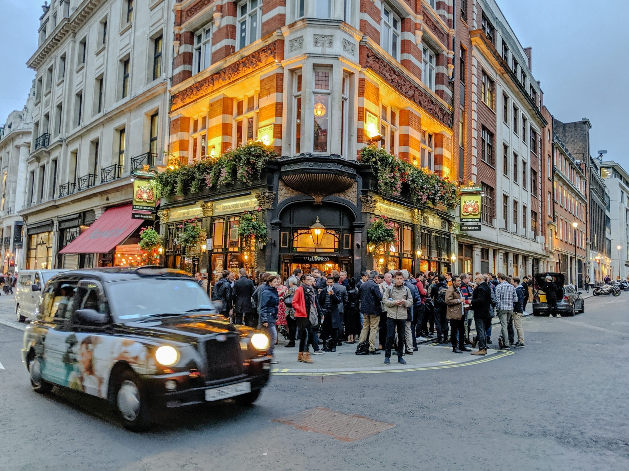 Hospitality sales rise by 4% in British cities 